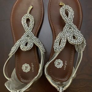 Summer Slides with a Zipper on the back